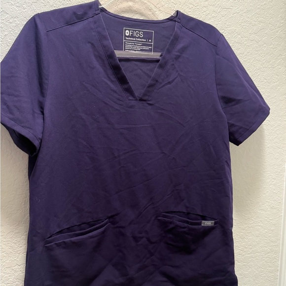 Figs Women's Short Sleeve V-Neck Top in Deep Purple Size M - Picture 1 of 4